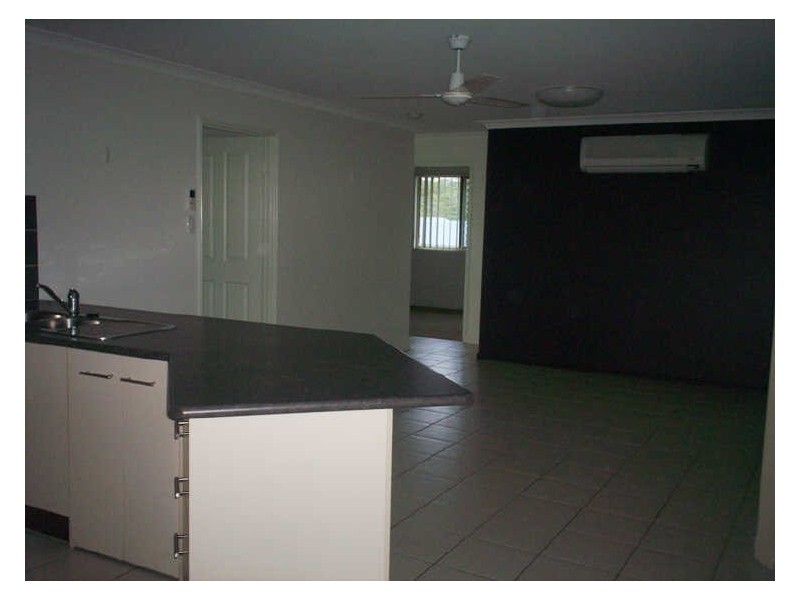 4 Linhow Crescent, Clinton QLD 4680