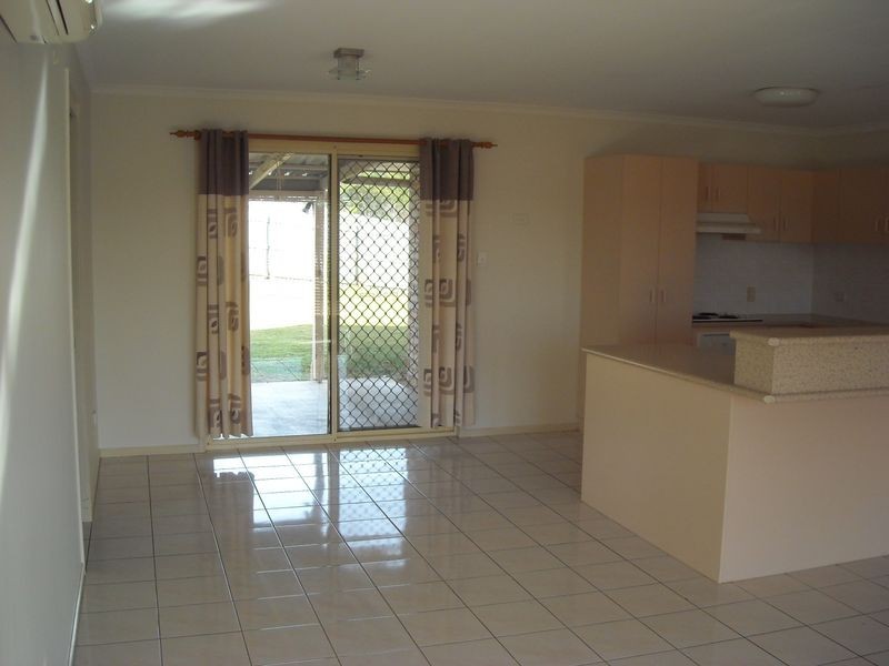 8 Ellington Street, New Auckland QLD 4680