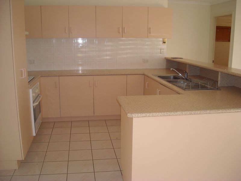 8 Ellington Street, New Auckland QLD 4680