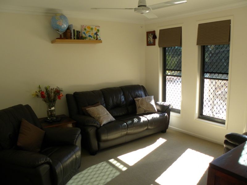 8 Christian Court, Glen Eden QLD 4680