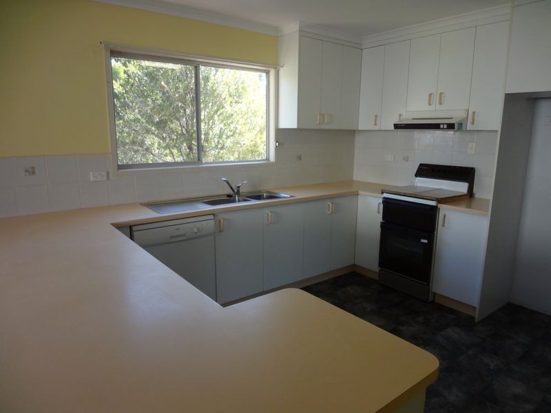 42 Beak Street, New Auckland QLD 4680