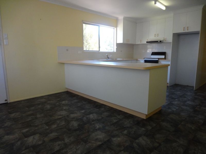 42 Beak Street, New Auckland QLD 4680