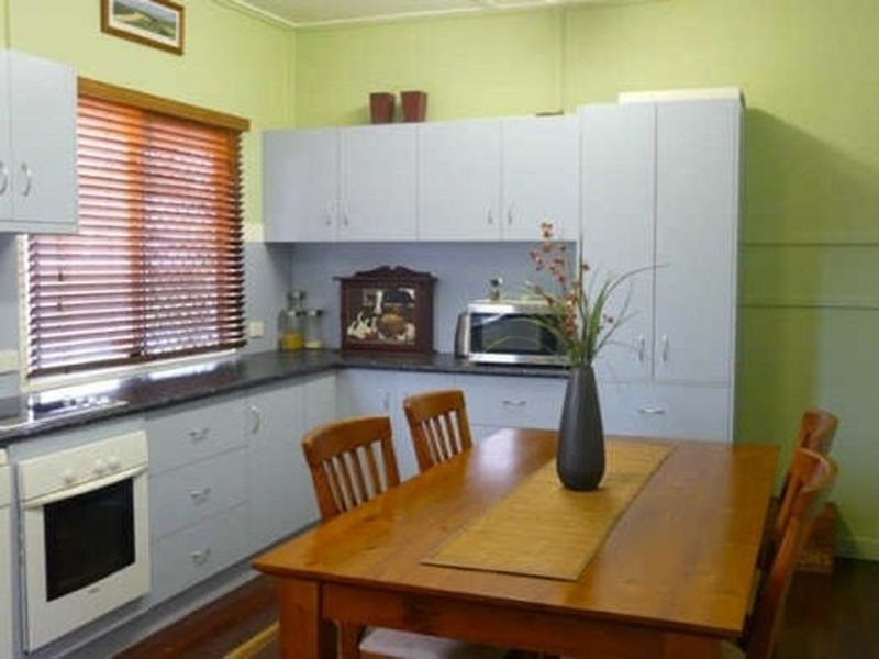 6 Agnes Street, South Gladstone QLD 4680