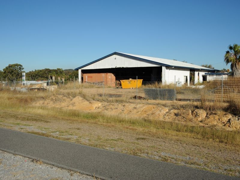 4 Shaw Street, New Auckland QLD 4680