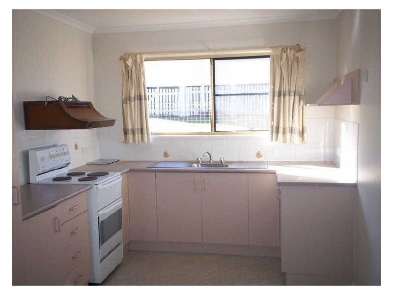 17 Bayne Street, West Gladstone QLD 4680