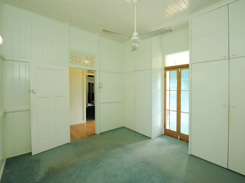 73 Flinders Parade, Gladstone QLD 4680