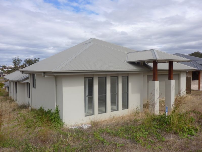 22 Grasstree Crescent, Kirkwood QLD 4680