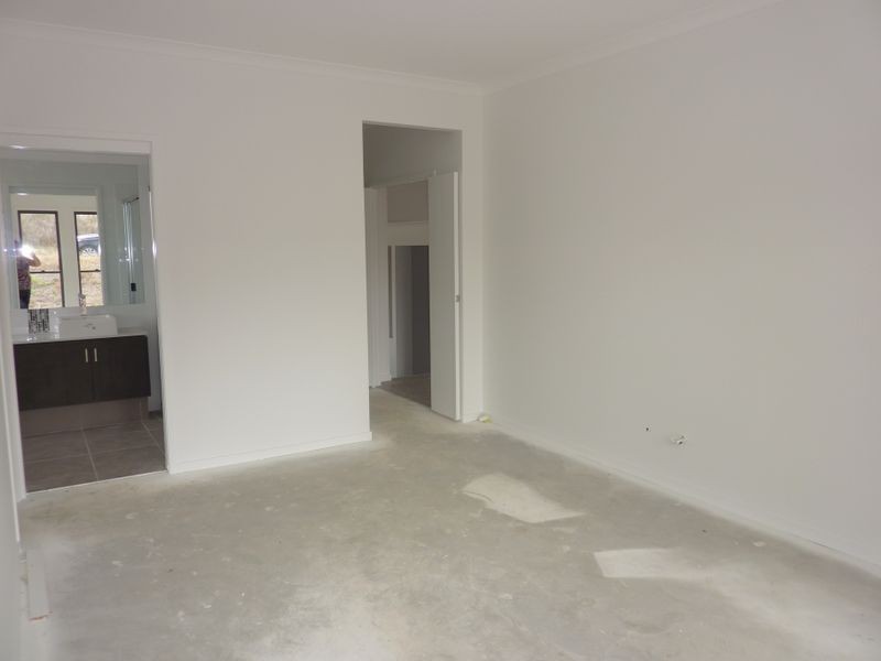 22 Grasstree Crescent, Kirkwood QLD 4680