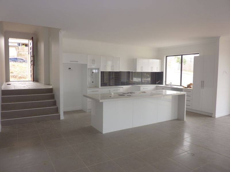 22 Grasstree Crescent, Kirkwood QLD 4680