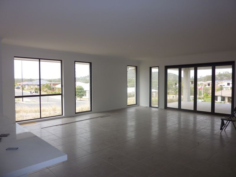 22 Grasstree Crescent, Kirkwood QLD 4680