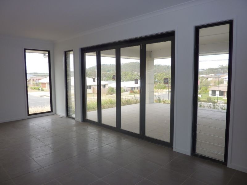 22 Grasstree Crescent, Kirkwood QLD 4680