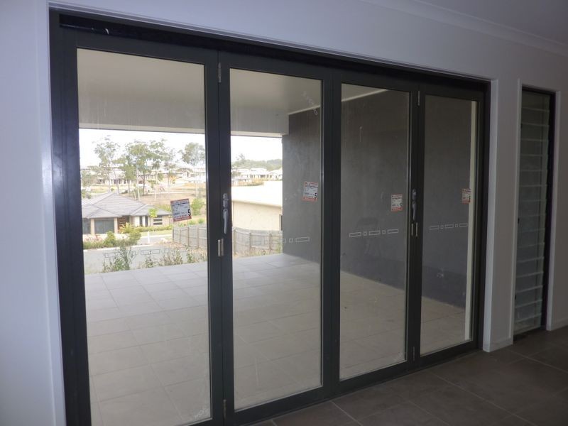 22 Grasstree Crescent, Kirkwood QLD 4680