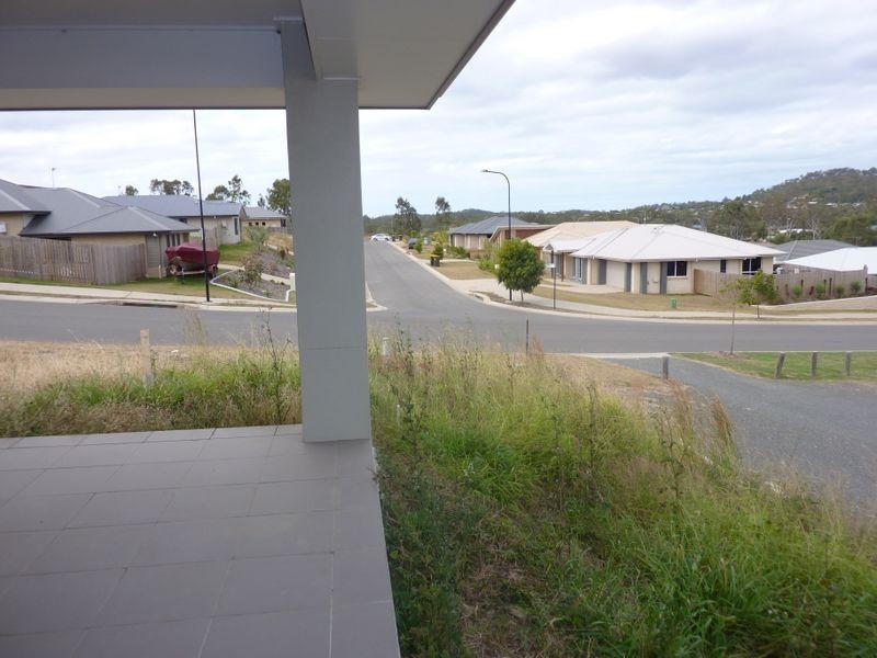 22 Grasstree Crescent, Kirkwood QLD 4680