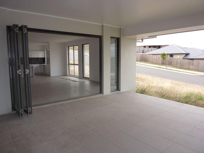 22 Grasstree Crescent, Kirkwood QLD 4680