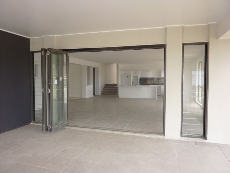 22 Grasstree Crescent, Kirkwood QLD 4680