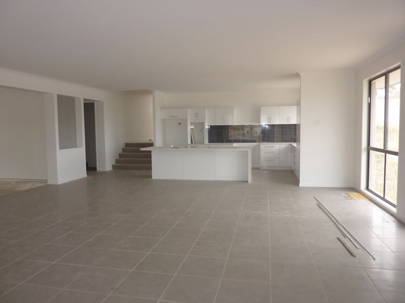 22 Grasstree Crescent, Kirkwood QLD 4680