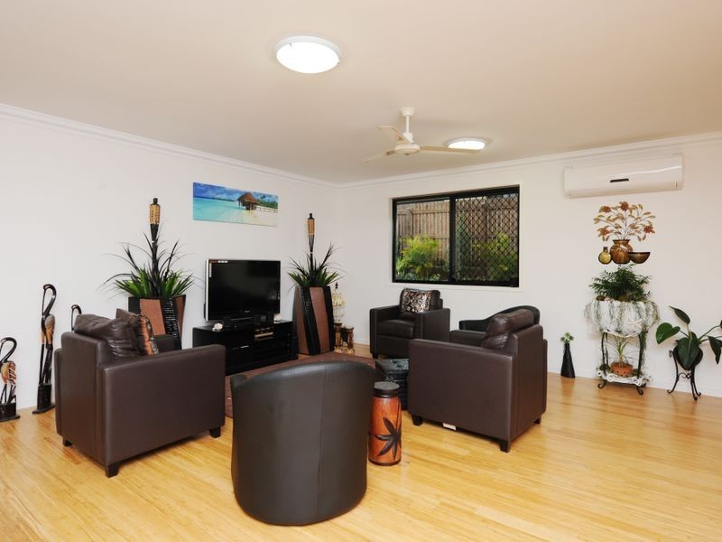 15 Bottlebrush Drive, Kirkwood QLD 4680