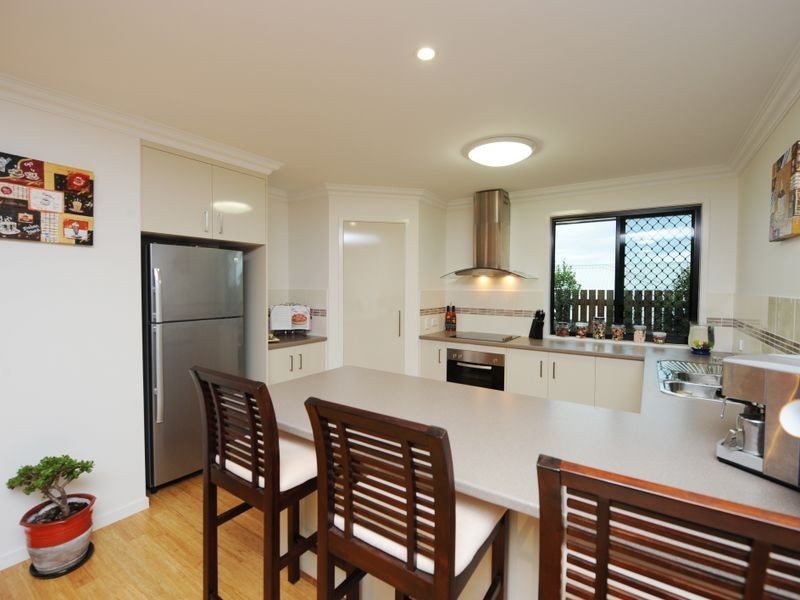 15 Bottlebrush Drive, Kirkwood QLD 4680