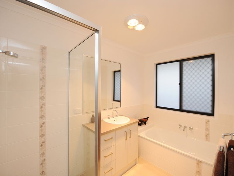 15 Bottlebrush Drive, Kirkwood QLD 4680