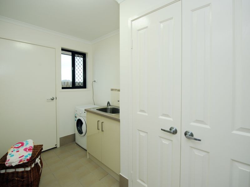 15 Bottlebrush Drive, Kirkwood QLD 4680