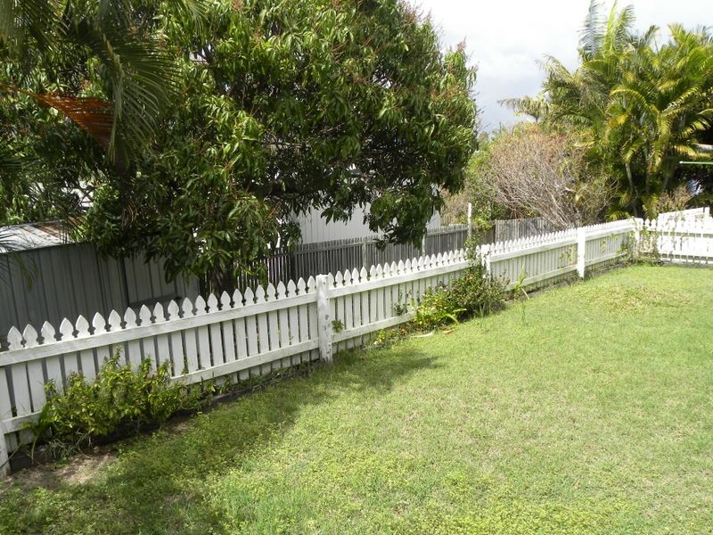 8 Daniel Drive, New Auckland QLD 4680