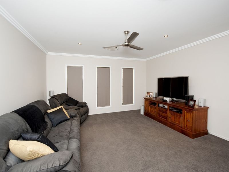 6 Phoenix Place, Telina QLD 4680