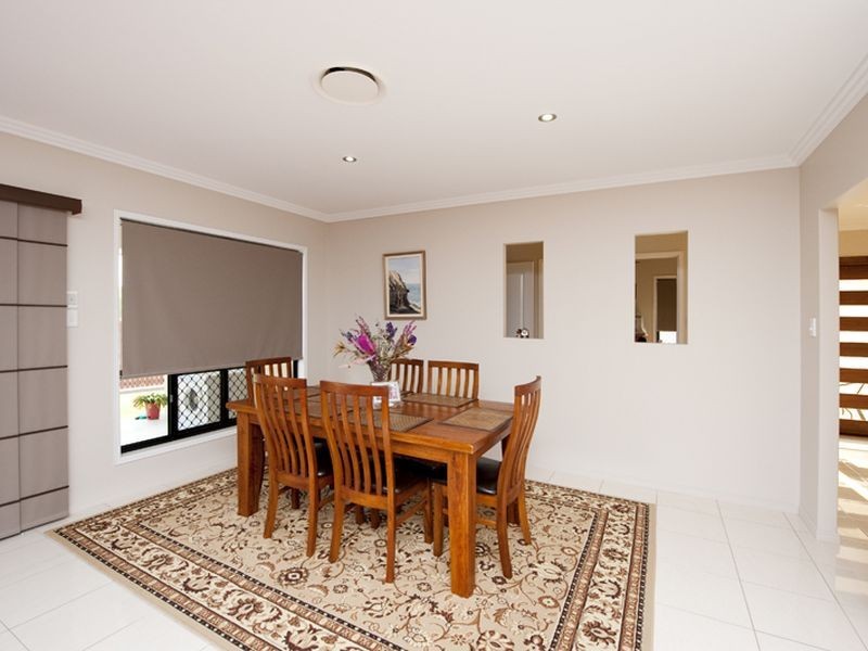 6 Phoenix Place, Telina QLD 4680