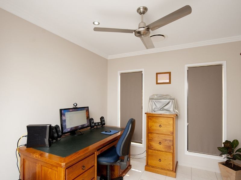 6 Phoenix Place, Telina QLD 4680