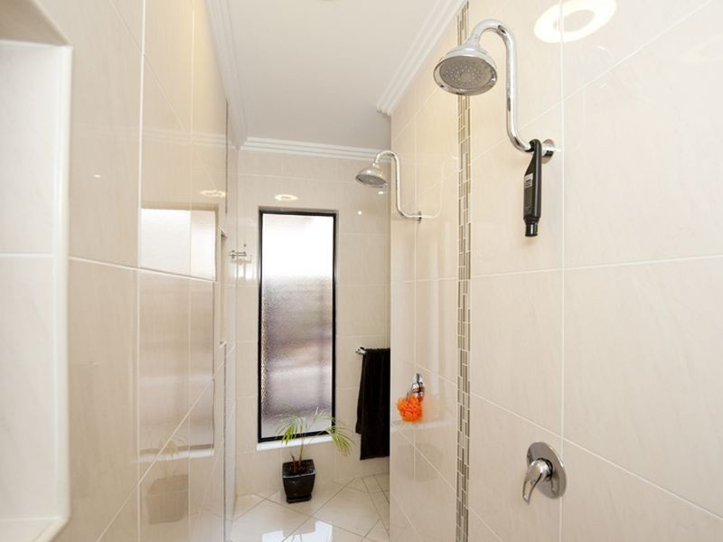 6 Phoenix Place, Telina QLD 4680