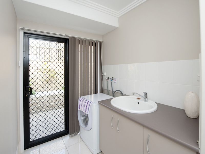 6 Phoenix Place, Telina QLD 4680