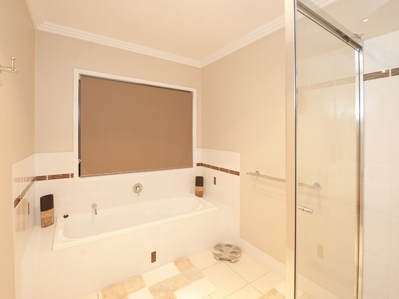 6 Phoenix Place, Telina QLD 4680