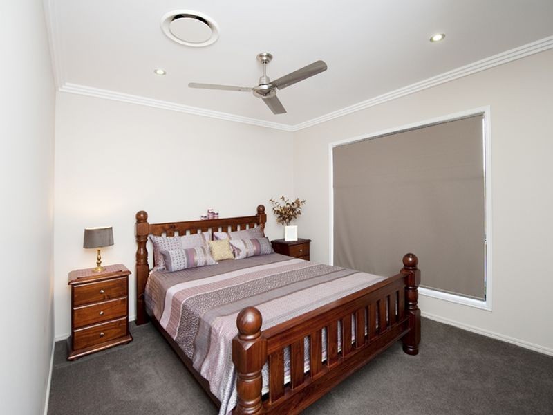 6 Phoenix Place, Telina QLD 4680