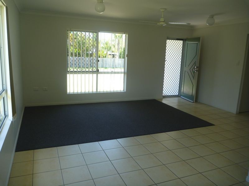 4 Dickinson Road, New Auckland QLD 4680