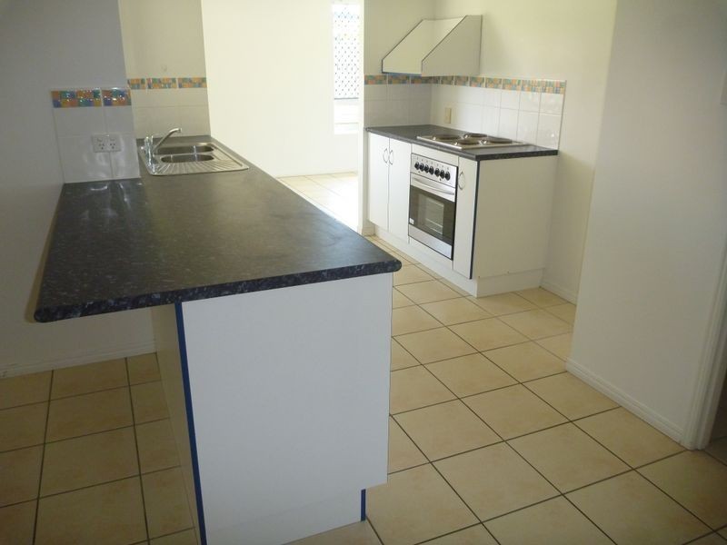 4 Dickinson Road, New Auckland QLD 4680