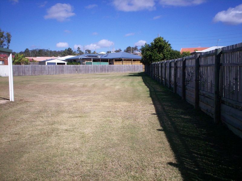 4 Dickinson Road, New Auckland QLD 4680