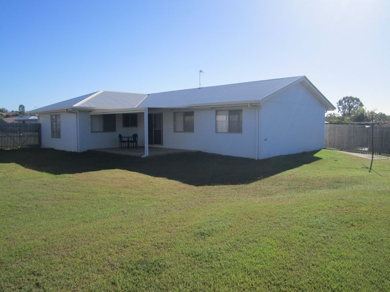 3 Rothbury Place, New Auckland QLD 4680