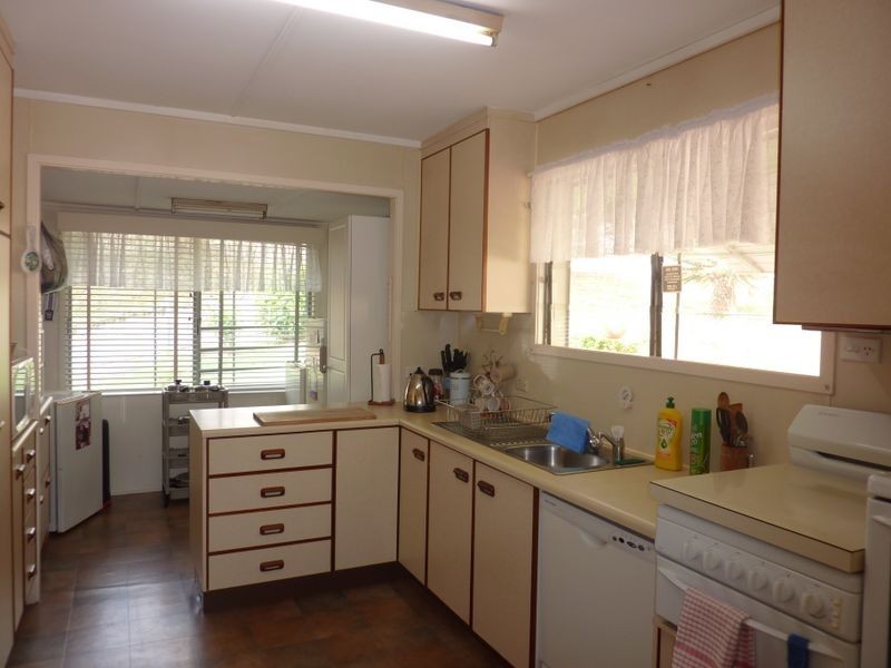 27 Hunter Street, Gladstone QLD 4680