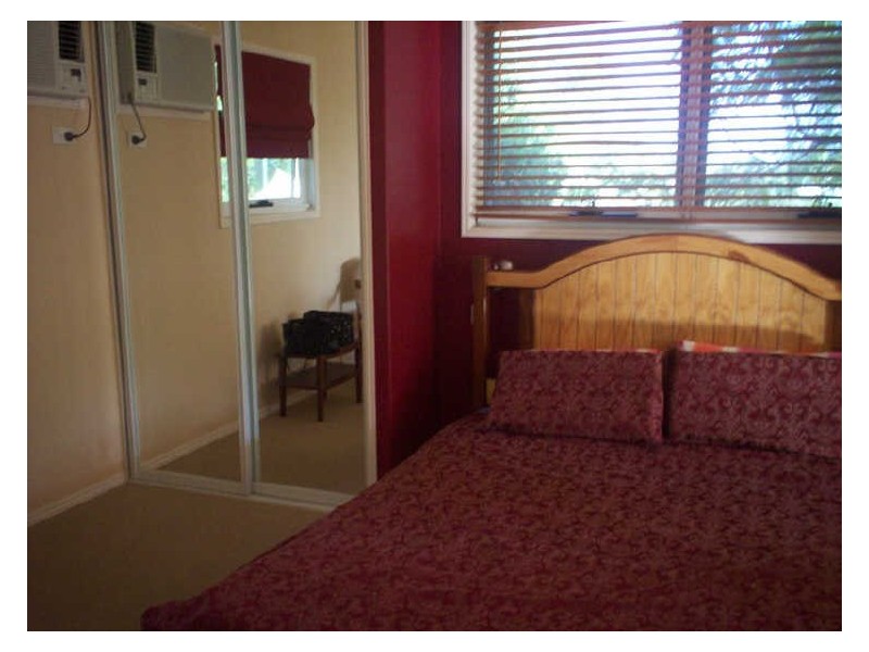 4 Nash Street, West Gladstone QLD 4680