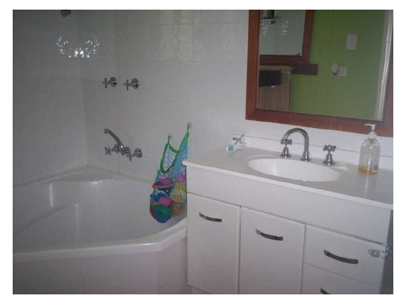 4 Nash Street, West Gladstone QLD 4680