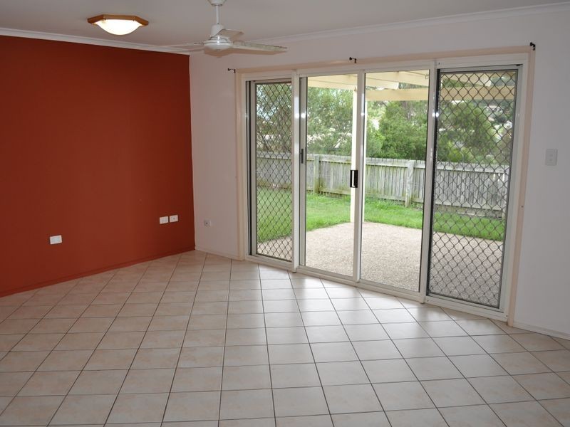 8 Fairbairn Place, Clinton QLD 4680