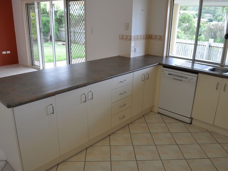 8 Fairbairn Place, Clinton QLD 4680