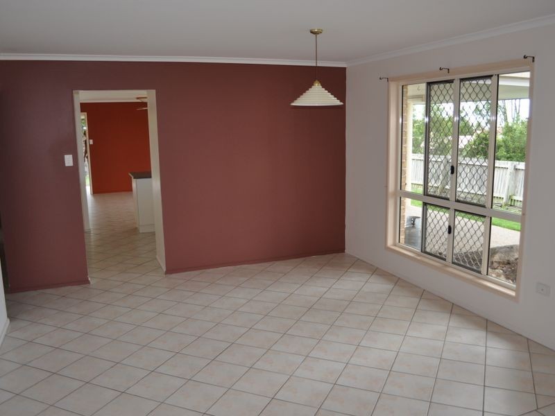 8 Fairbairn Place, Clinton QLD 4680