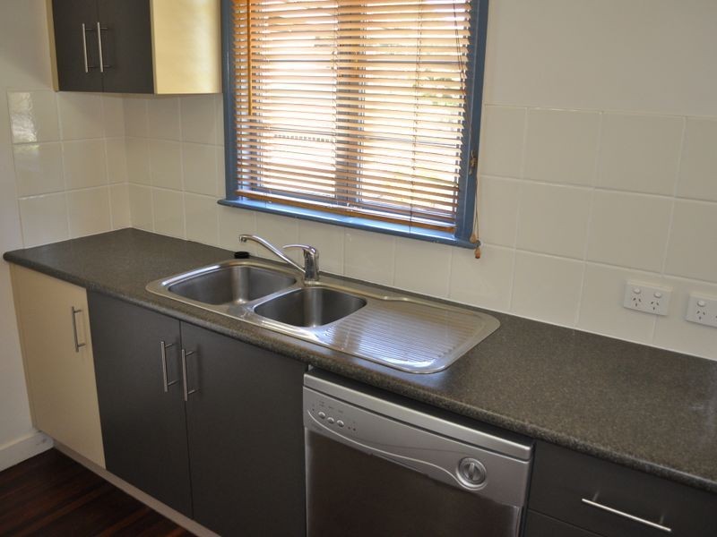 37 Higgins Street, West Gladstone QLD 4680