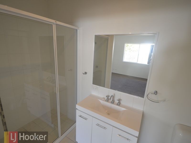 2 Glasshouse Place, New Auckland QLD 4680