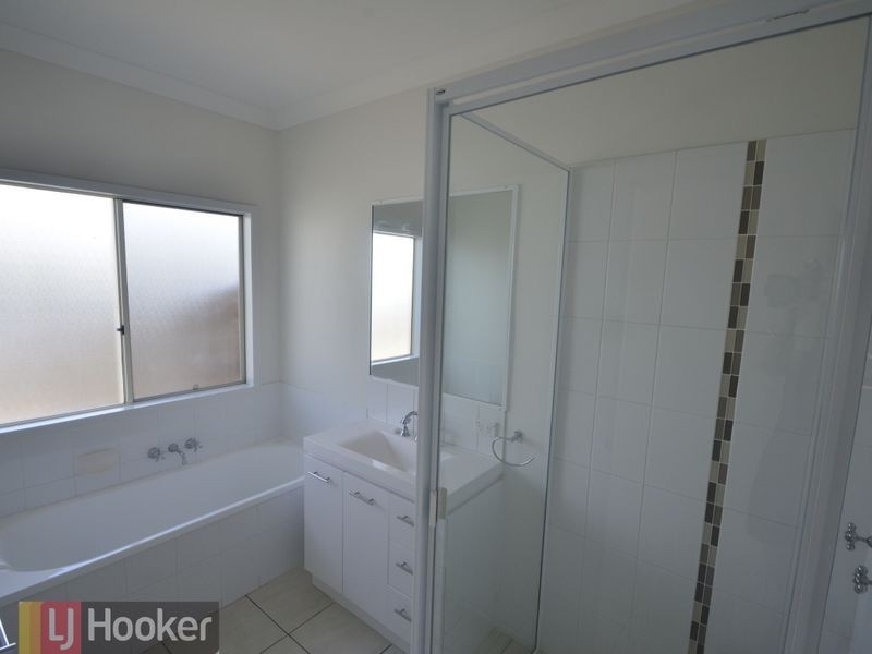 2 Glasshouse Place, New Auckland QLD 4680