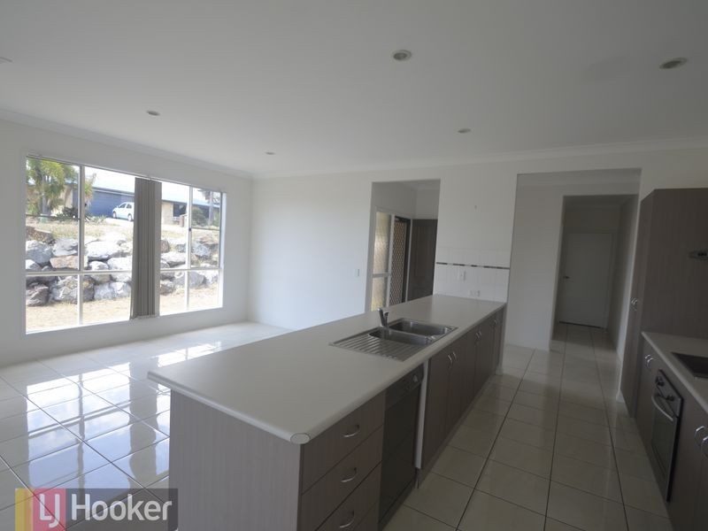 2 Glasshouse Place, New Auckland QLD 4680