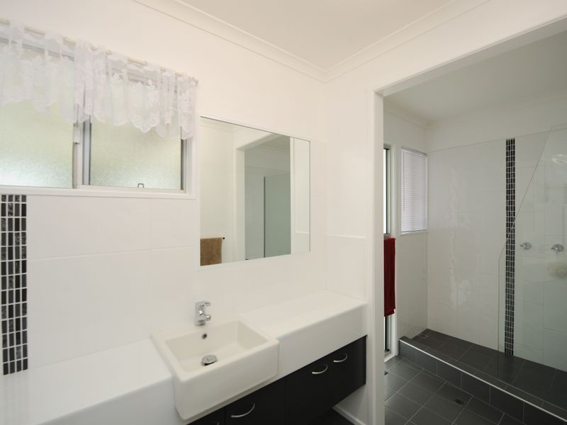 15 Hansen Crescent, Clinton QLD 4680