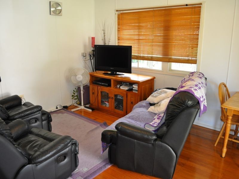 100 Barney Street, Barney Point QLD 4680