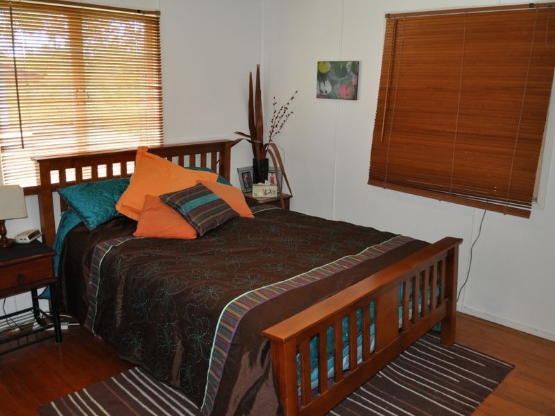 100 Barney Street, Barney Point QLD 4680