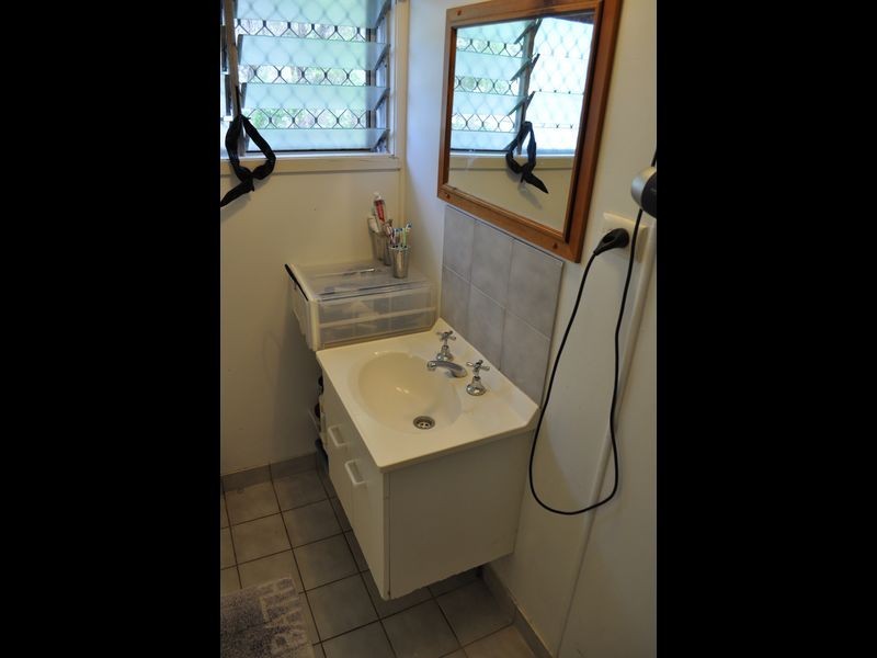 100 Barney Street, Barney Point QLD 4680